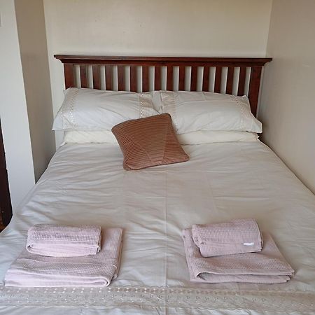 סנים Room In Bungalow - Very Nice View With This Room מראה חיצוני תמונה