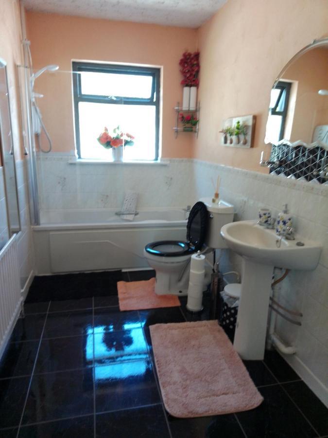 סנים Room In Bungalow - Very Nice View With This Room מראה חיצוני תמונה