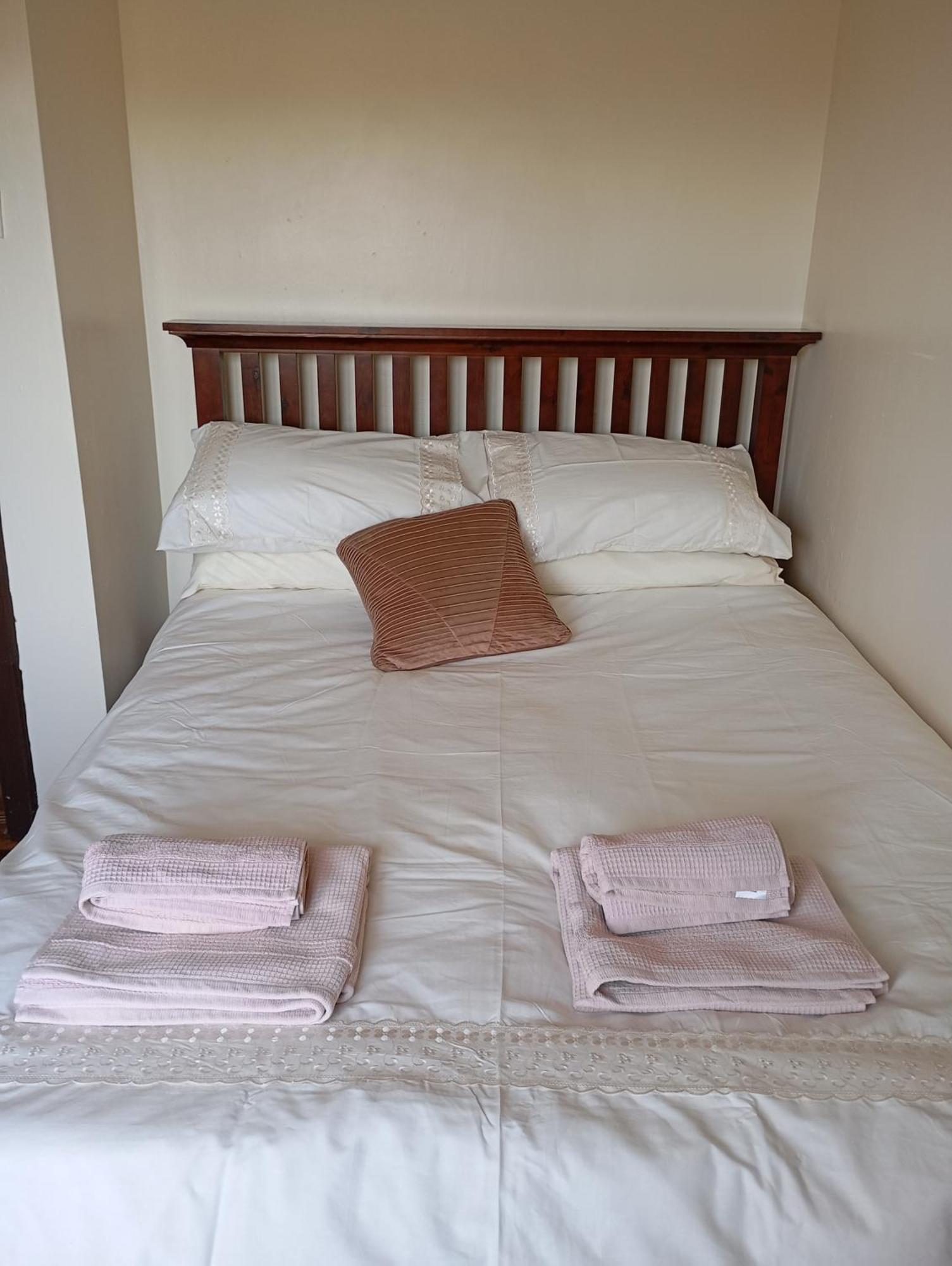 סנים Room In Bungalow - Very Nice View With This Room מראה חיצוני תמונה